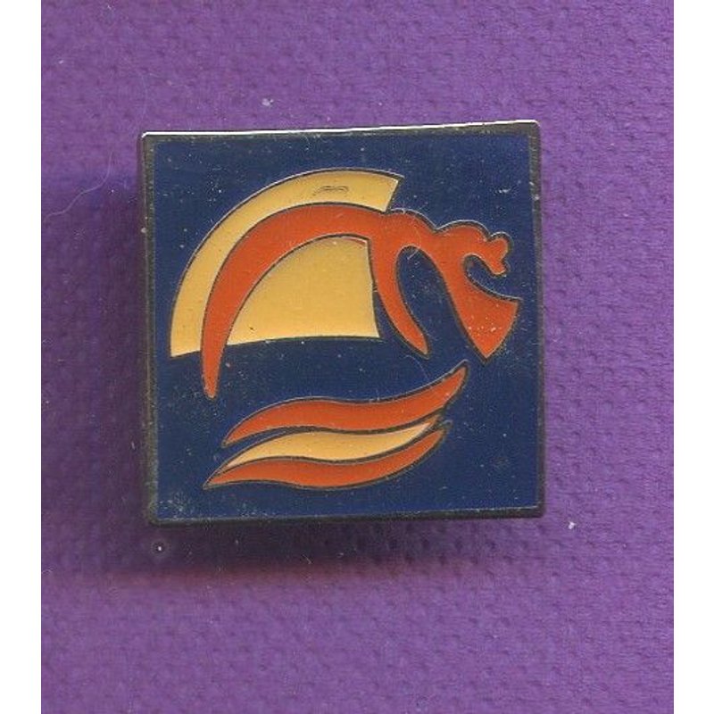 Rare Pins Parfum ? Signé Barbara A975