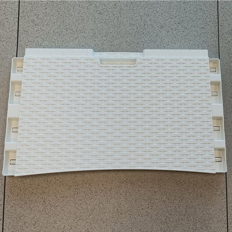 1 X TABLE D APPOINT ZZ POUR SALON RESINE