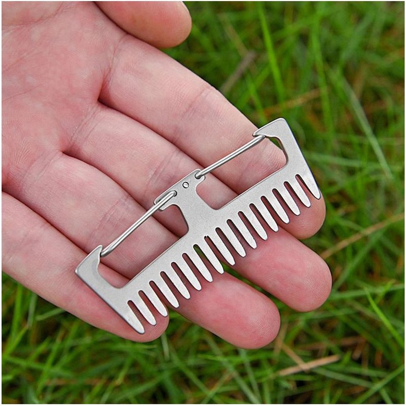 Titanium Mini Bangs Peigne Peigne À Cheveux Mini Antistatique Titanium Portable Hanging Buckle Peigne Pour Les Voyages En Plein Air