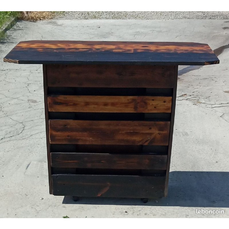 Table Bar Palettes Sur Roulettes .