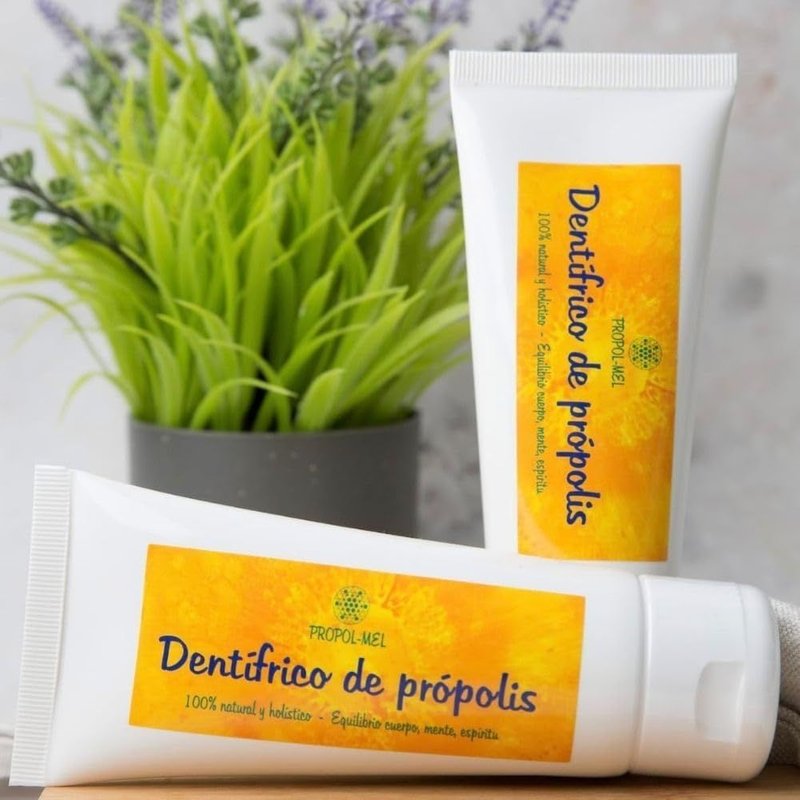 Natural toothpaste 100 g. Propolis acts as a regenerator and strengthening of gums,remineralizing teeth and anti-decay. Fluoride-free toothpaste.