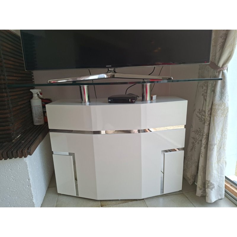 Meuble télé en laqué blanc et verre