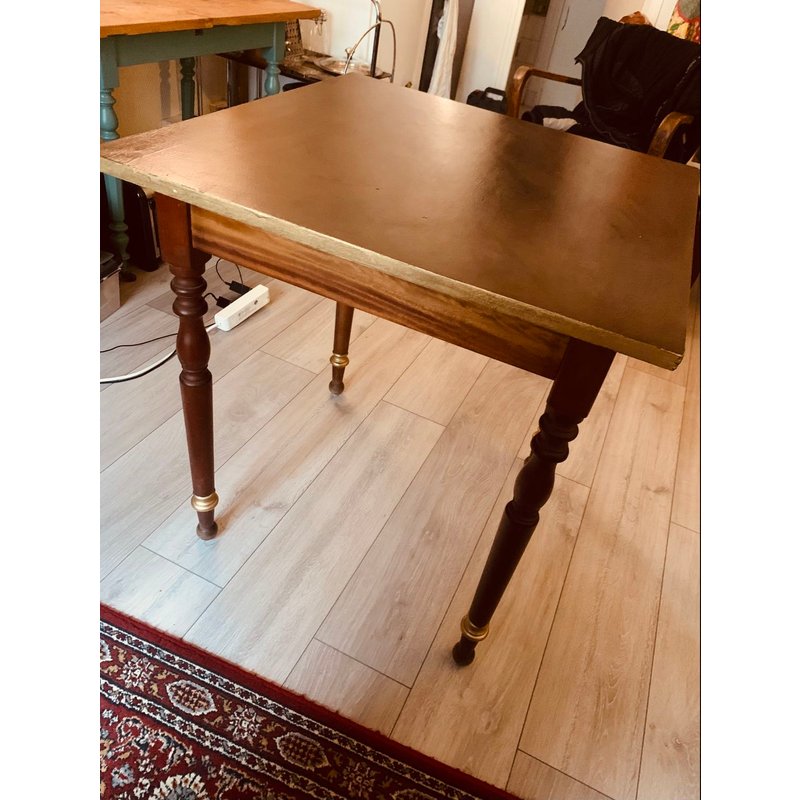 Petite table en bois vintage