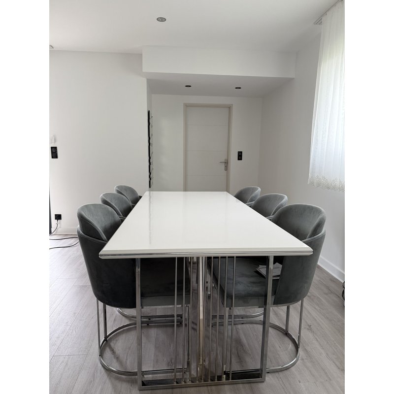 Table et chaises salon