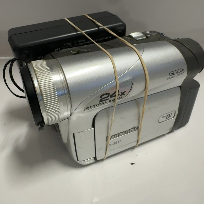 Panasonic NV-GS17EF-S - Caméscope - 800 KP - 24x zoom optique - Mini DV - argent