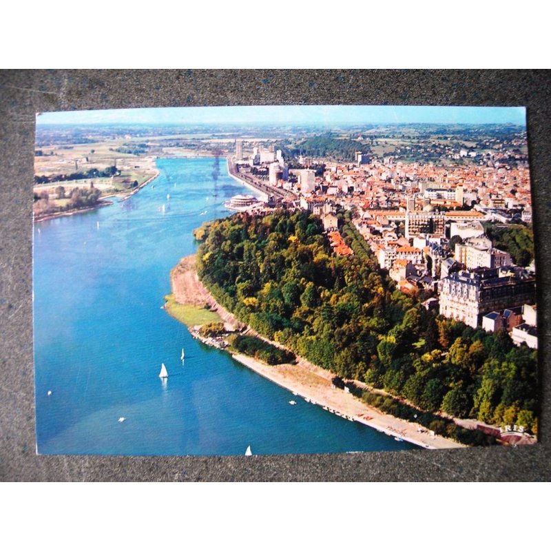 Carte Postale De 1967 Vichy 1518 Le Lac D'allier Et Les Parcs Vue Prise Par Avion