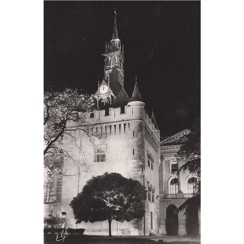 Toulouse - La Ville Rose - Le Donjon Du Capitole - Eclairage Nocturne