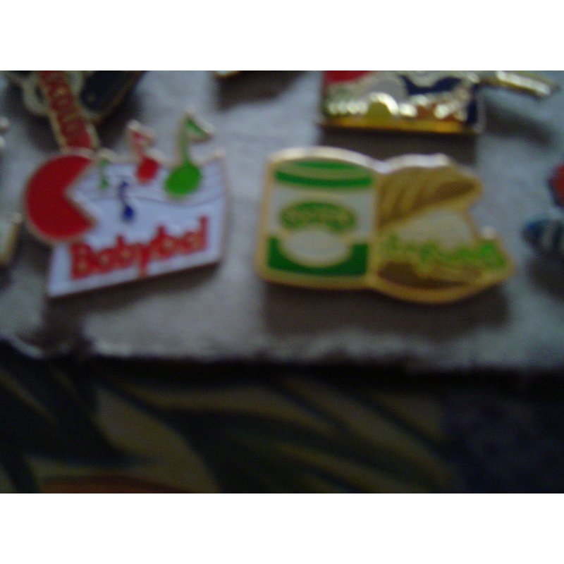 Pins Société Creme