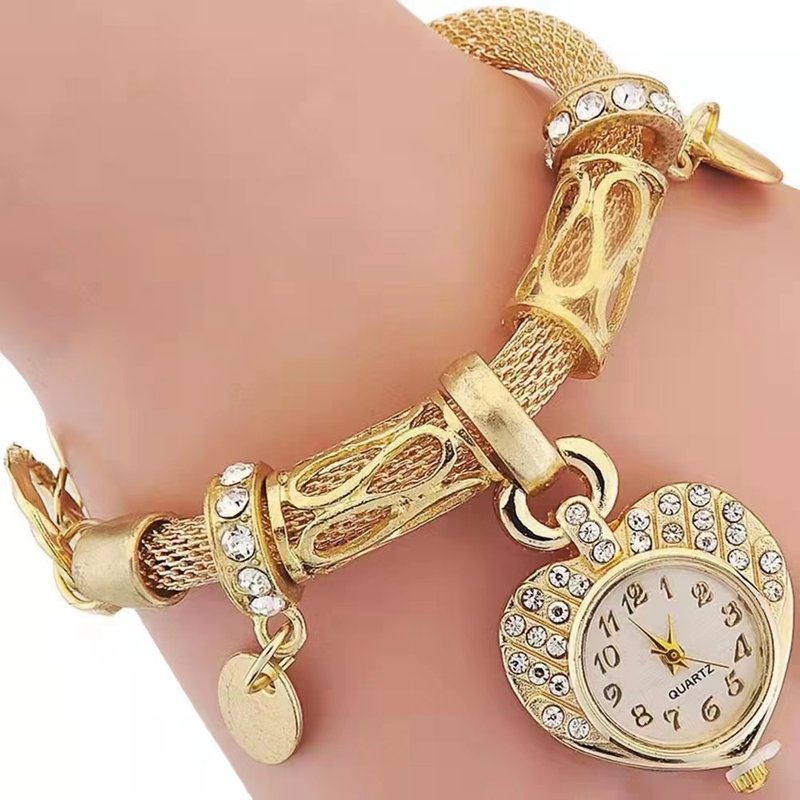 Hot selling hot selling peach heart bracelet watch mesh belt pendant love heart overseas retro peach heart steel belt bracelet quartz watch