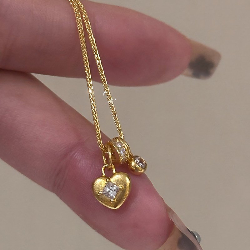 Gold heart necklace light luxury niche high value design personality versatile accessories