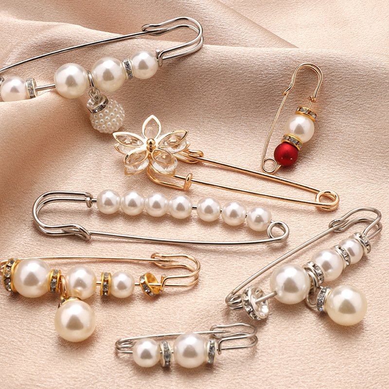 Pants with waistband clasp pins, major waist modifications, small artifacts, clothing accessories, fixed anti glare