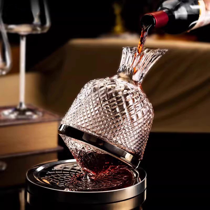 Gold and silver high-end rotating red wine decanter for home use, European crystal carved tumbler, quick wake-up kettle