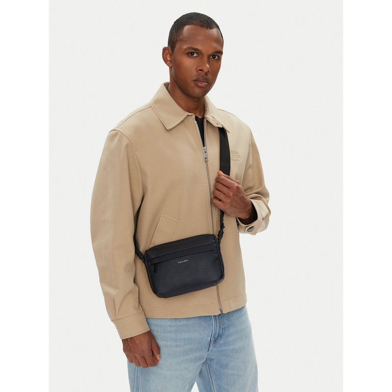 Umhängetasche Calvin Klein Ck Must Camera Bag LV04D3084G Schwarz