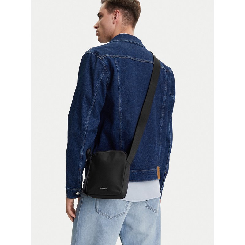 Umhängetasche Calvin Klein Ck Ease Reporter S K50K512886 Schwarz