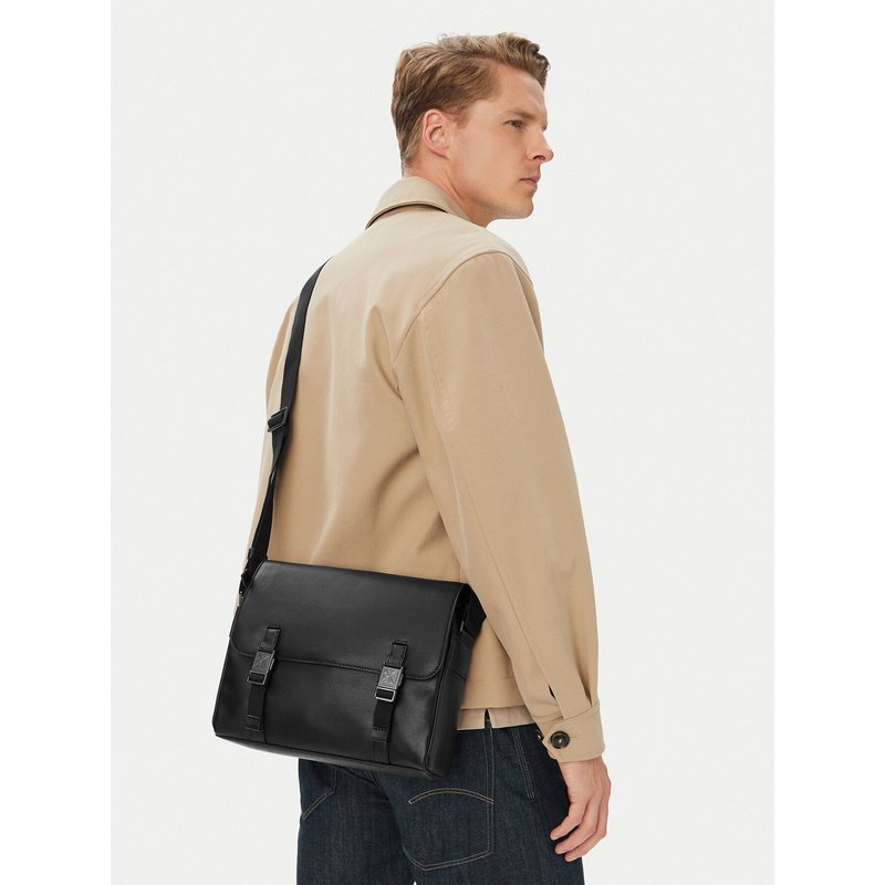 Umhängetasche Calvin Klein Emblem Hw Flap Messenger LV04D3508G Schwarz