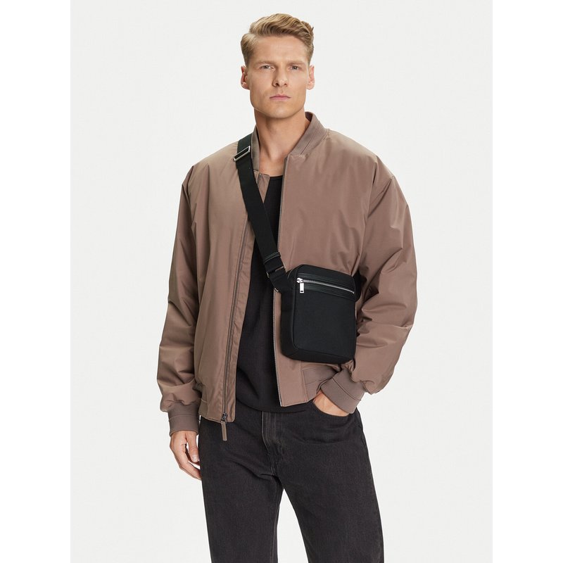 Umhängetasche Calvin Klein Contrast Reporter LV04D3175G Schwarz