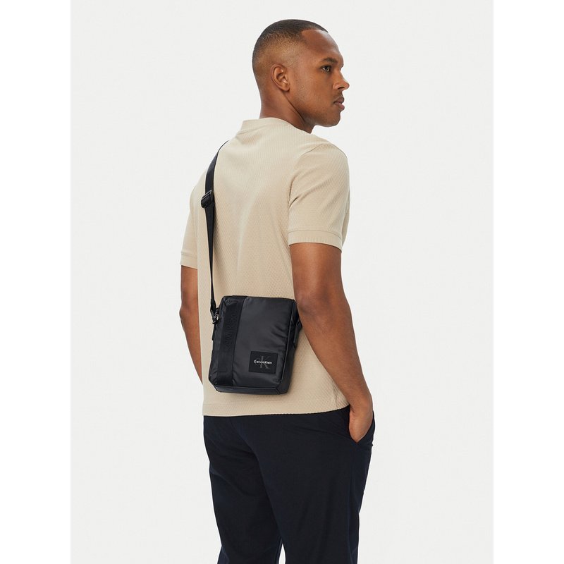 Umhängetasche Calvin Klein Rubberized Reporter LV04D3480G Schwarz