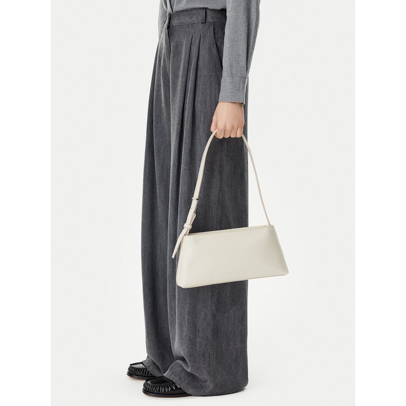 Handtasche Calvin Klein Embossed Logo Shoulder Bag K60K612550 Creme