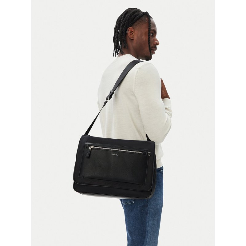 Handtasche Calvin Klein Ssnl Raised Logo Flap Messenger LV04D3501G Schwarz