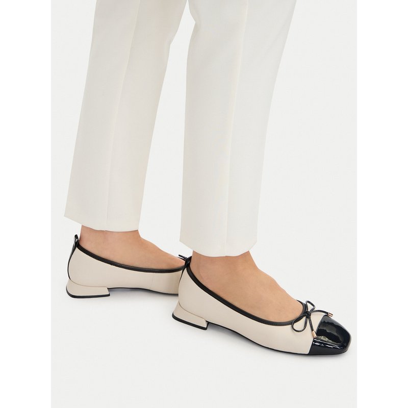 Halbschuhe Clarks Ubree15 Poppy 26186333 Écru