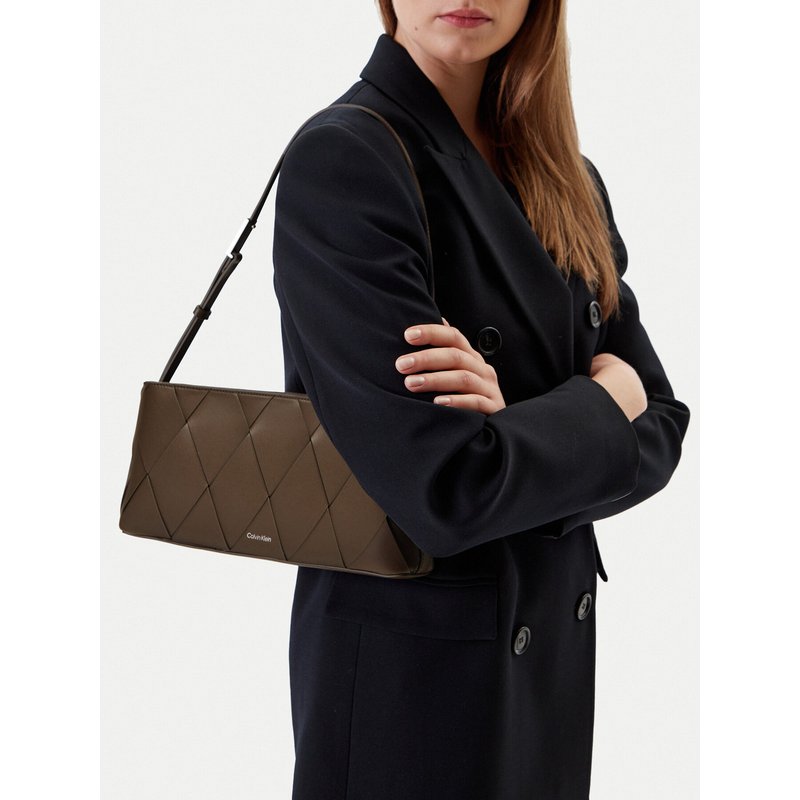 Handtasche Calvin Klein Ck Woven Elongated Shoulder Bag K60K612992 Braun