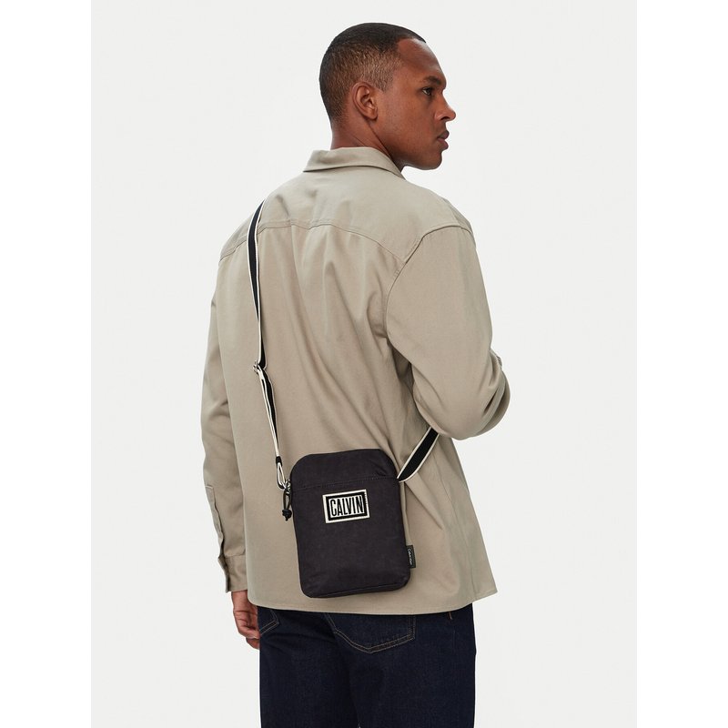 Umhängetasche Calvin Klein Ssnl Graphic Reporter LV04D3627G Schwarz