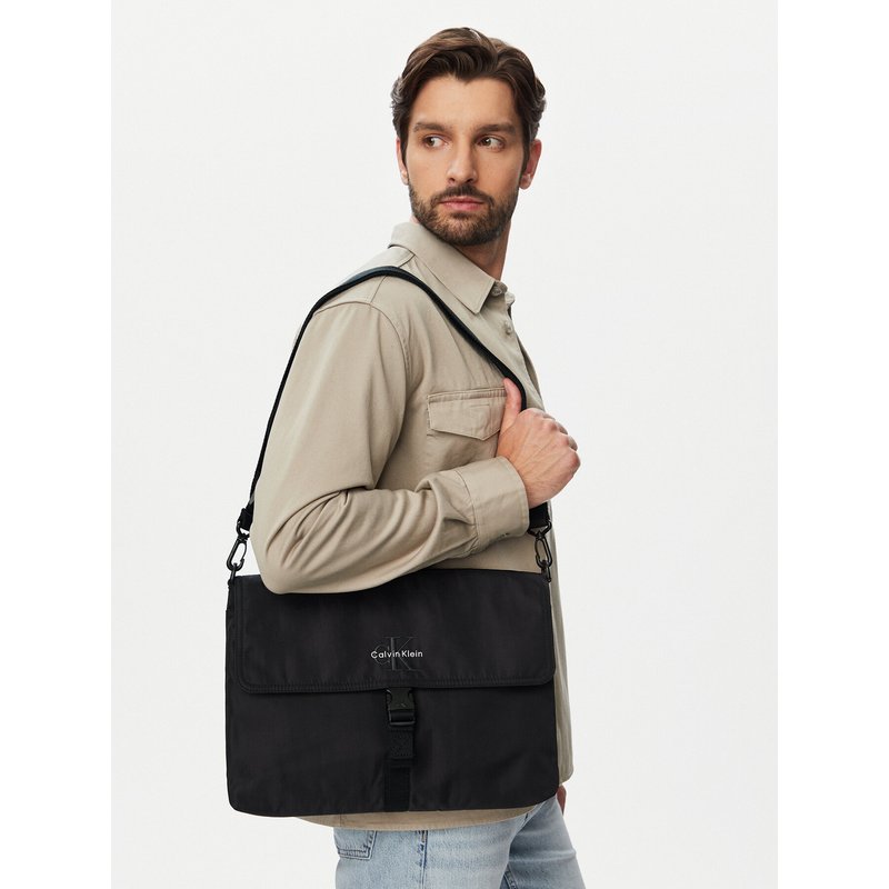 Umhängetasche Calvin Klein Bold Laptop Sleeve W/ Strap (Nyl LV04D1222G Schwarz