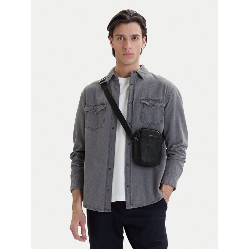 Umhängetasche Calvin Klein Emblem Aop Emboss Slim Reporter LV04D3371G Schwarz