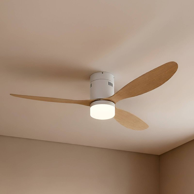 Ventilateur de plafond LED Lucande Kayu, blanc/bois, DC, 132 cm