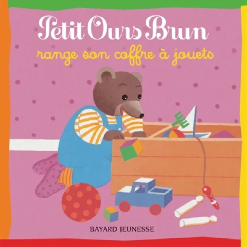 Petit Ours Brun range son coffre Ă jouets