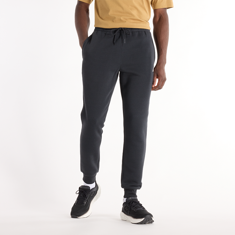 Levně Pánské kalhoty New Balance MP43904BK – černé