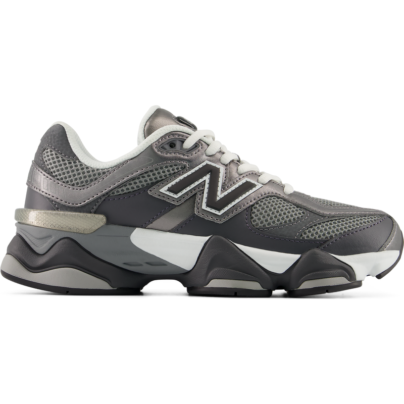 Levně Dětské boty New Balance G90603BN – šedé