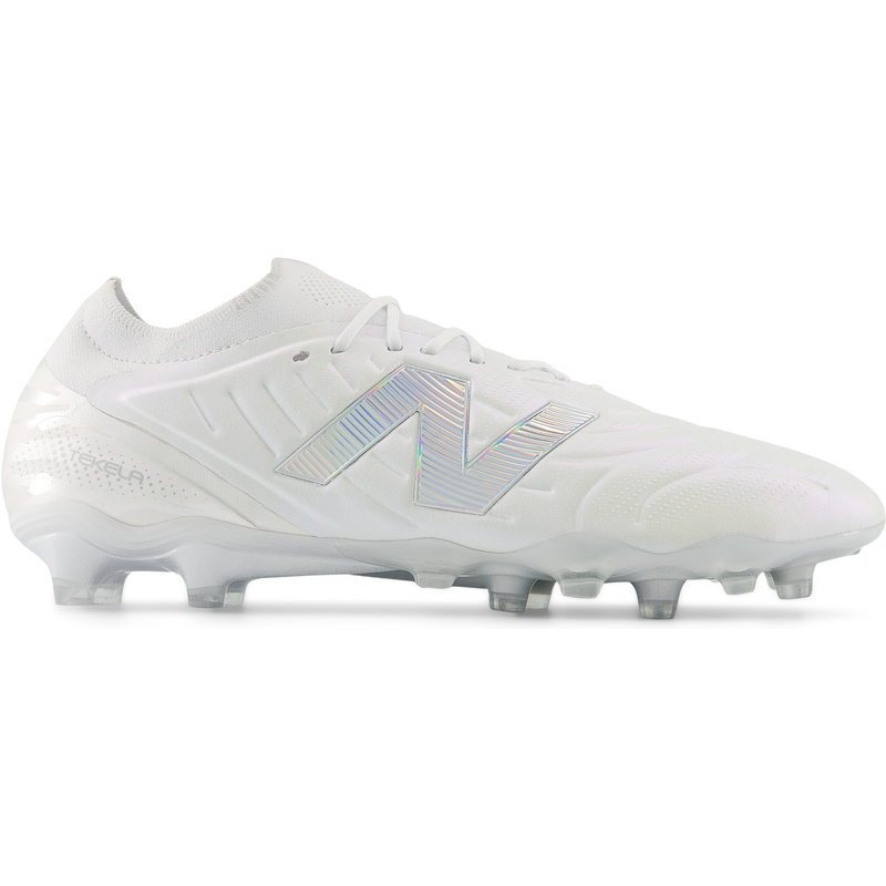 Levně Pánské kopačky New Balance TEKELA ELITE FG V5 UT1FL96O – bílé