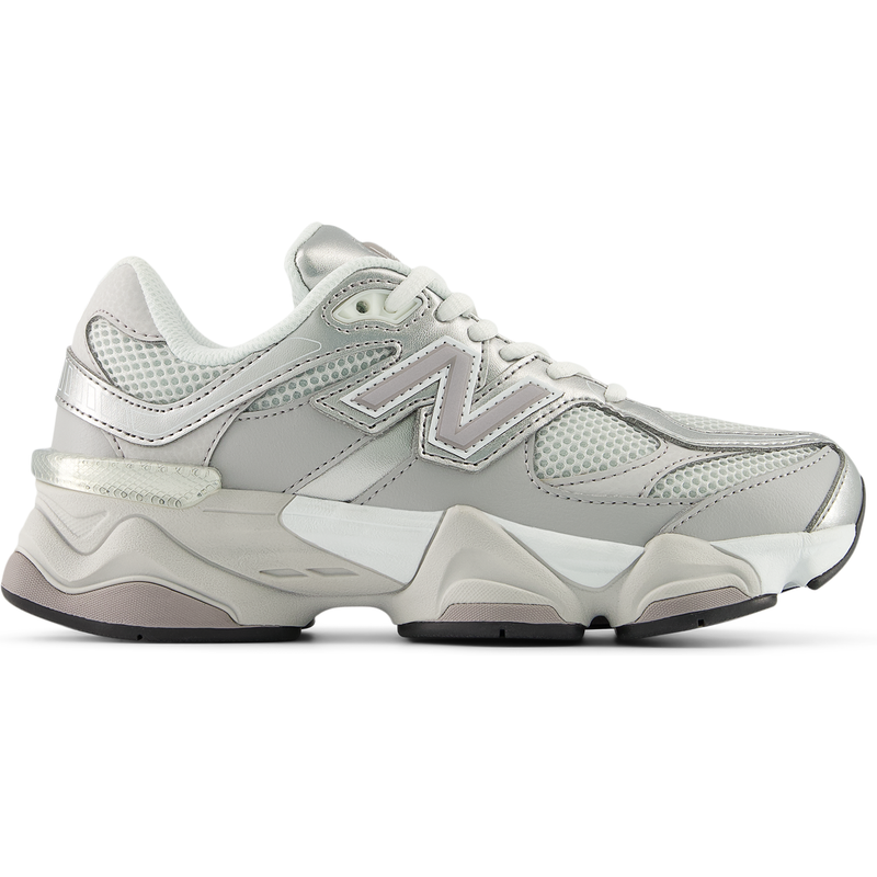 Levně Dětské boty New Balance G90602LB – šedé