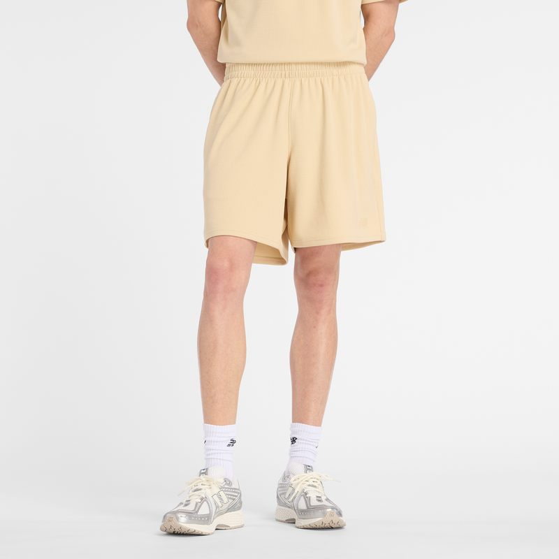 Levně Pánské šortky New Balance MB61V17CABC – žluté