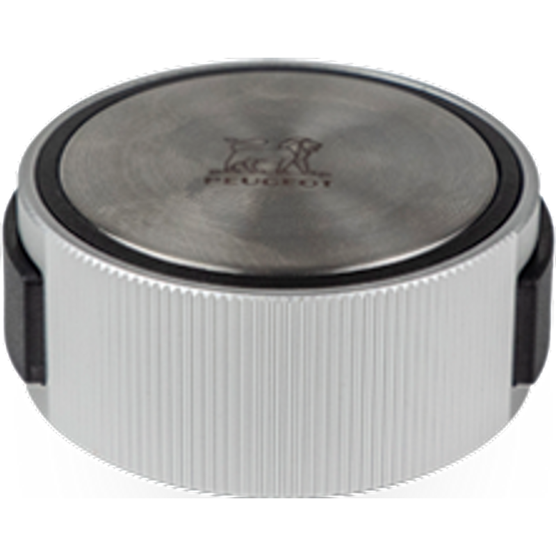 The Peugeot foil-cutter ensures a clean and precise cut thanks to its 4 circular steel blades. Place it on the neck, simply press the buttons and turn: the capsule cuts effortlessly. Robust, durable and elegant, it makes an ideal gift idea and matches perfectly with the accessories of the Line collection in aluminium finish. Line