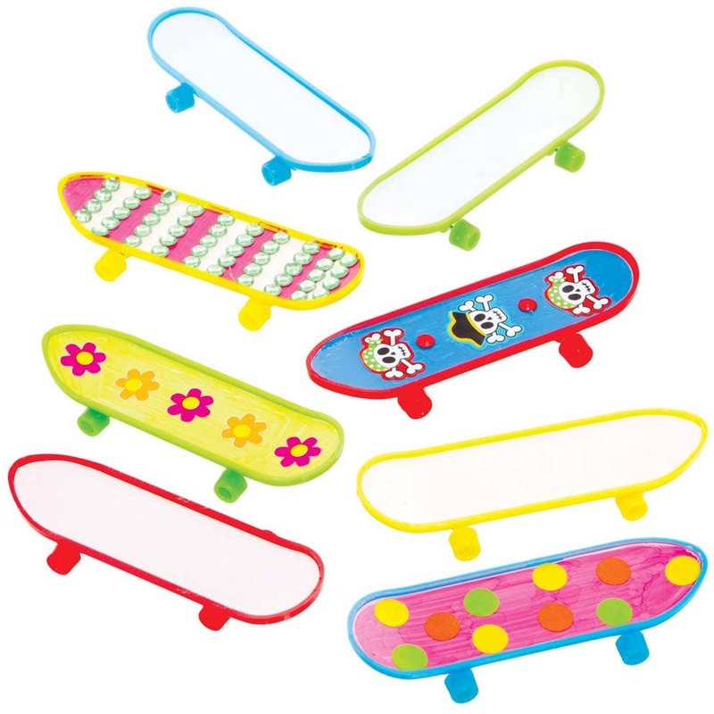 Design Your Own Mini Skateboards (Pack of 8) Small Toys 4 assorted colours - Red, Blue, Green & Yellow