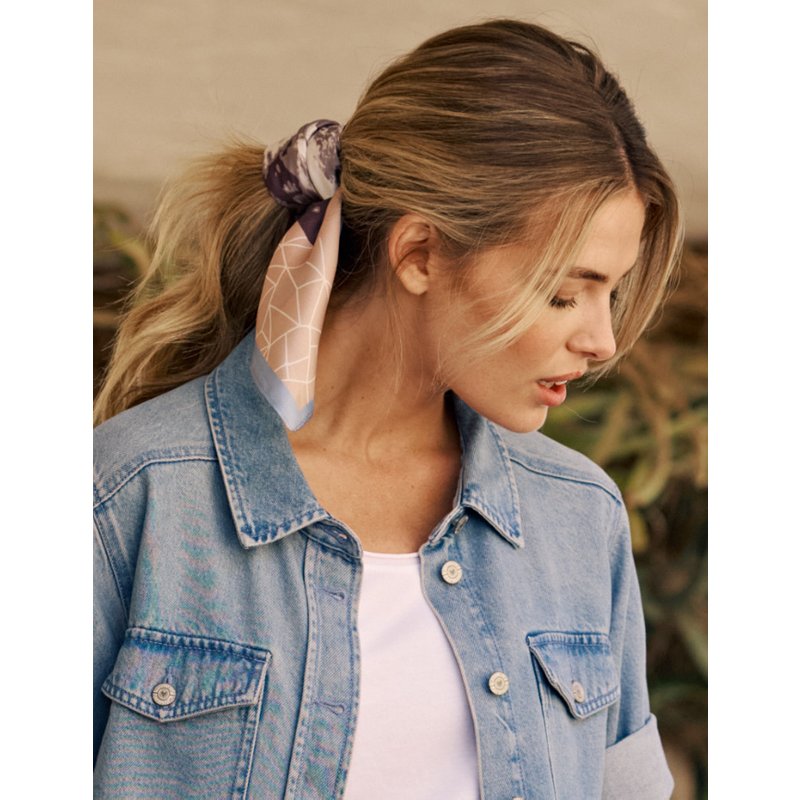 Must Have: Seidiges Nicki-Tuch