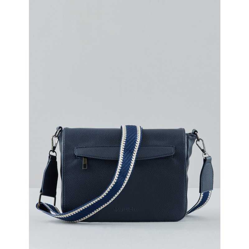 Mittelgroße Tasche im Lederlook