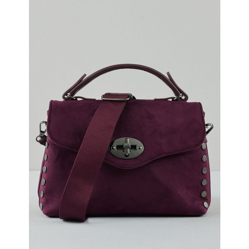 Modische Tasche mit Nietendetails