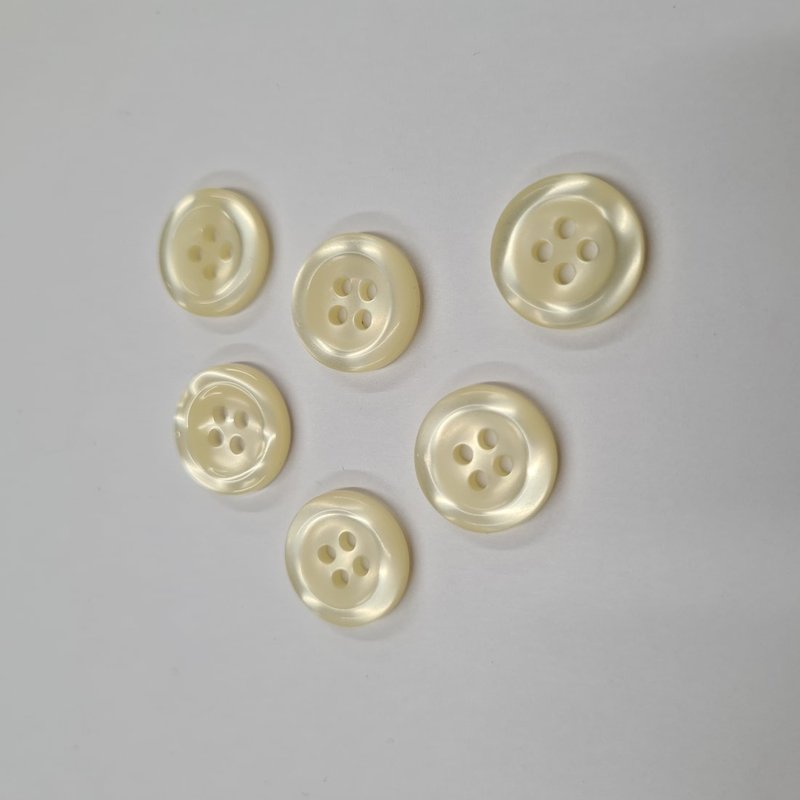 Boutons contours galbés crème 15 mm - MT - Mondial Tissus