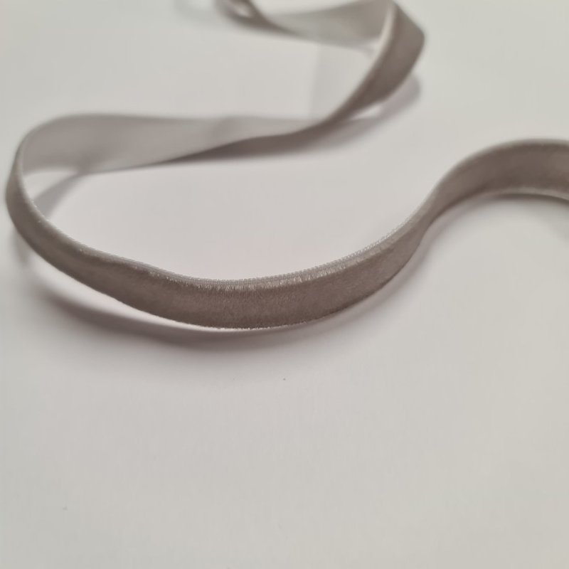 Ruban velours 16 mm gris moyen - Frou Frou - Mondial Tissus