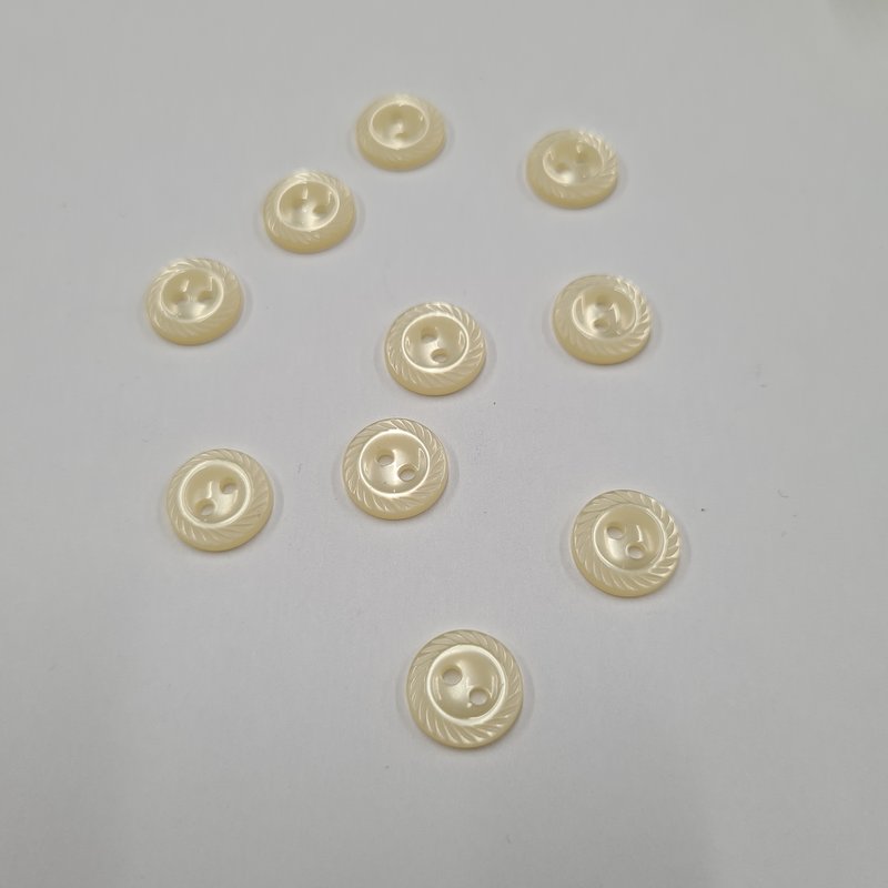Boutons à bords ciselés crème 11 mm - MT - Mondial Tissus