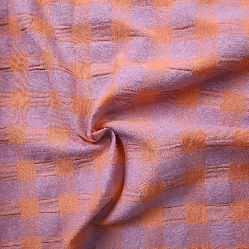 Tissu seersucker maxi vichy corail et lilas 20mm recyclé - Mondial Tissus