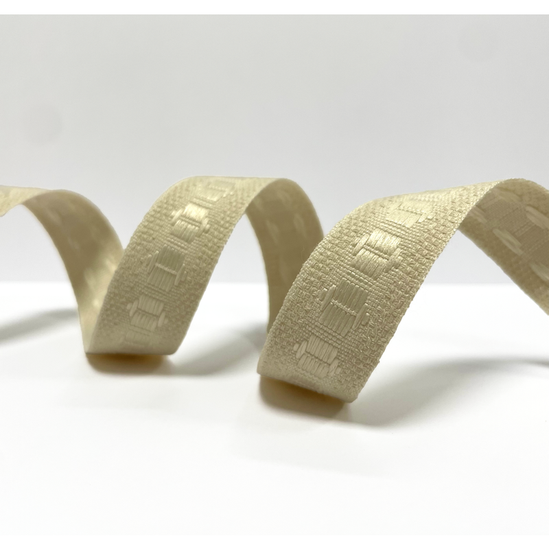 Galon amboise brodé géométrique crème 20mm - Mondial Tissus