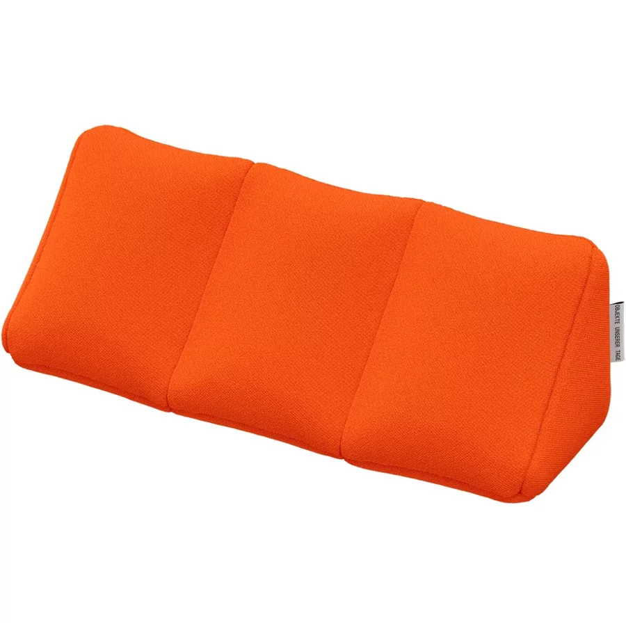 OUT Objekte unserer Tage - Henn Prism Kissen, 50 x 19 x 19 cm, reinorange (Vidar 4 0542 by Kvadrat/Raf Simons) OUT Henn Prism Kissen